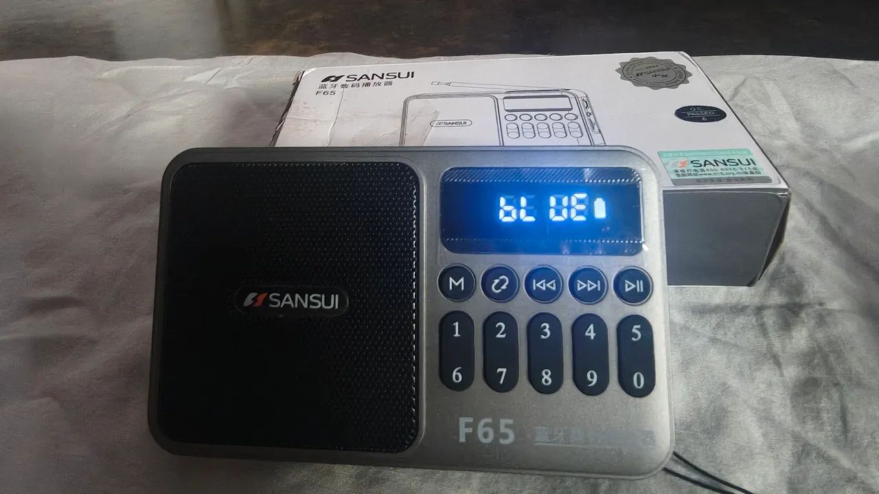 Rádio SANSUI F65... sem uso.