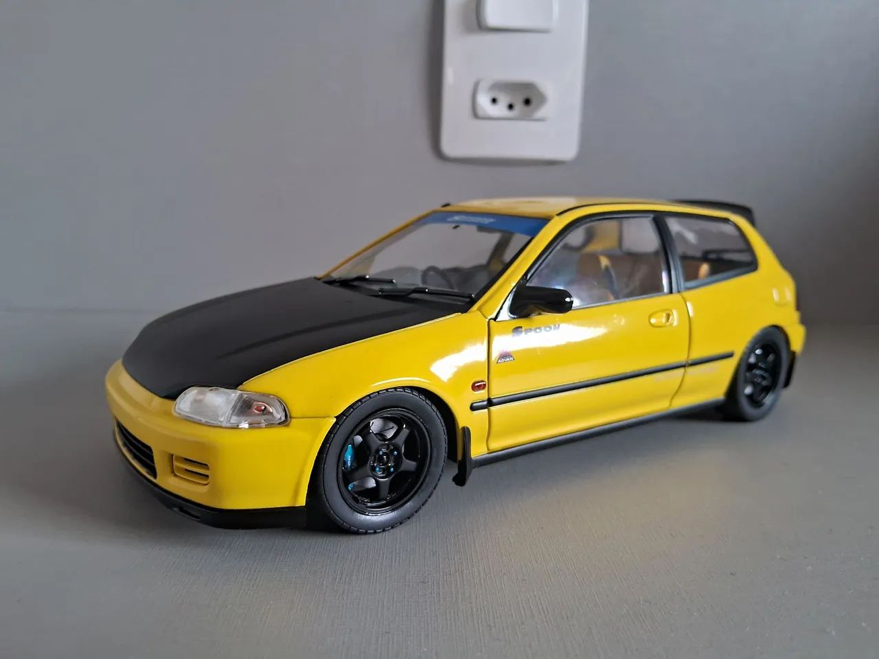 Miniaturas Civic e Skyline 1:18