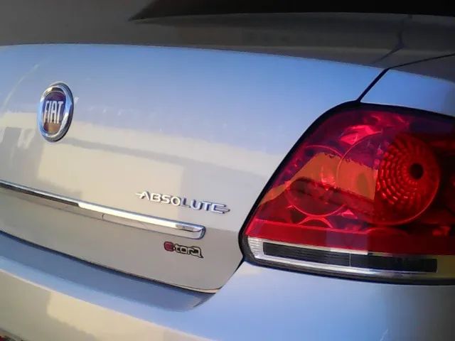 Fiat Linea Absolute 1.9/1.8 Flex Dualogic 4P 2011 - Foto 2