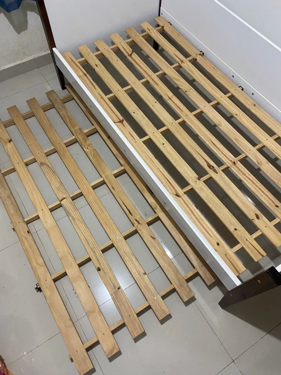 Vendo cama de solteiro com cama auxiliar  - Foto 5