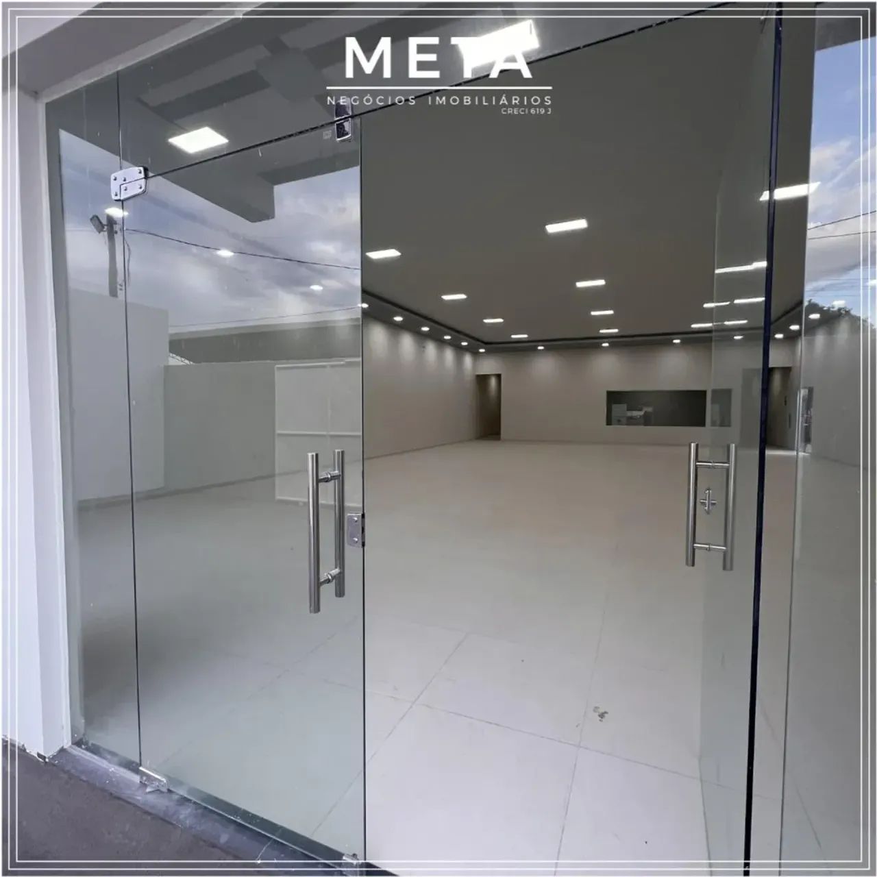 ALUGA-SE EXCELENTE IMÓVEL COMERCIAL NO BAIRRO BURITIS | AMPLO E PRONTO PARA SUA EMPRESA