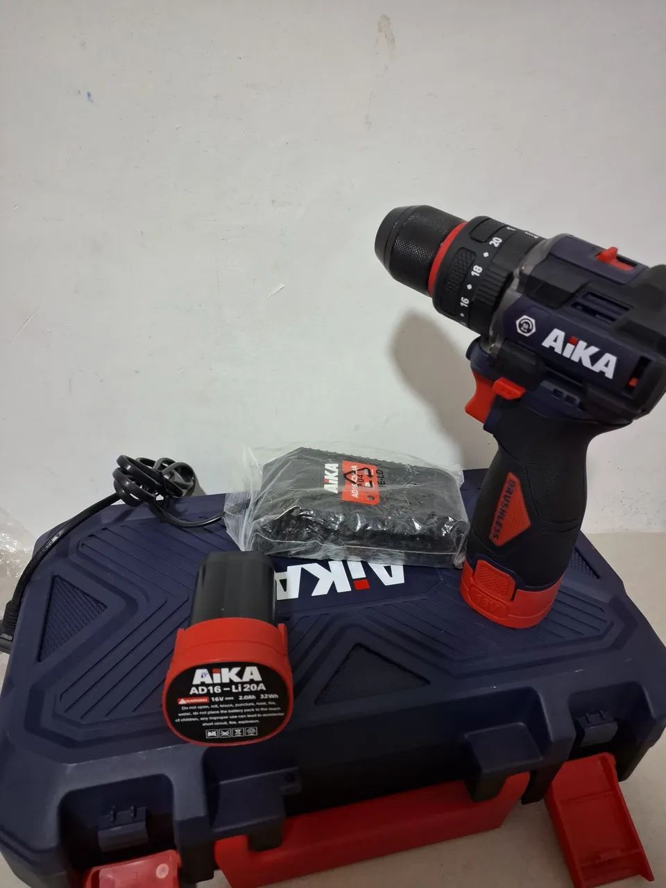 Parafusadeira aika 16.8v nova  - Foto 3