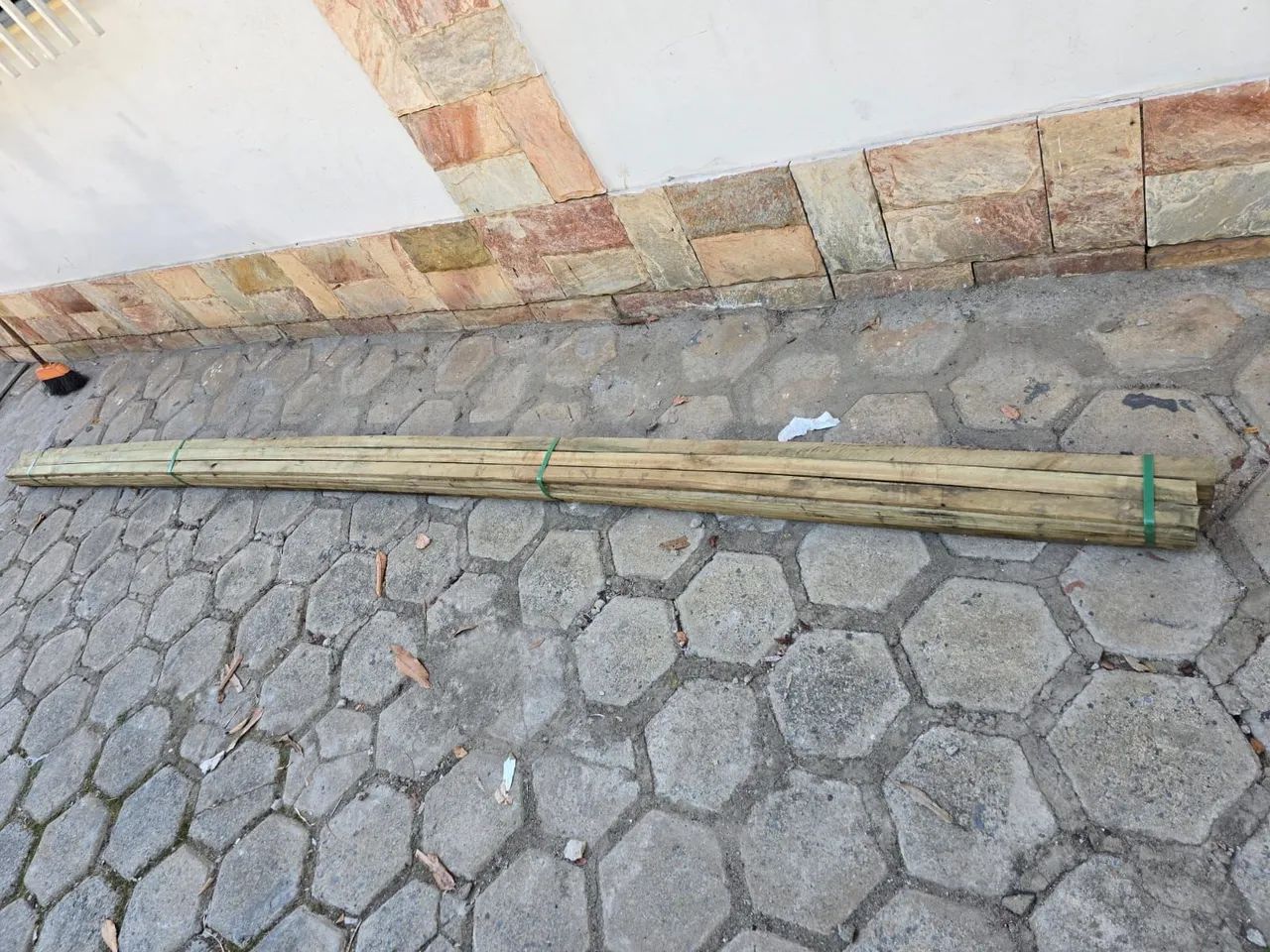 Caibro/ Ripa de Eucalipto Trarado - Foto 2