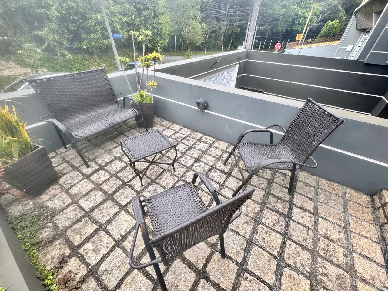 CONJUNTO PARA ÁREA EXTERNA - 3 POLTRONAS + MESA