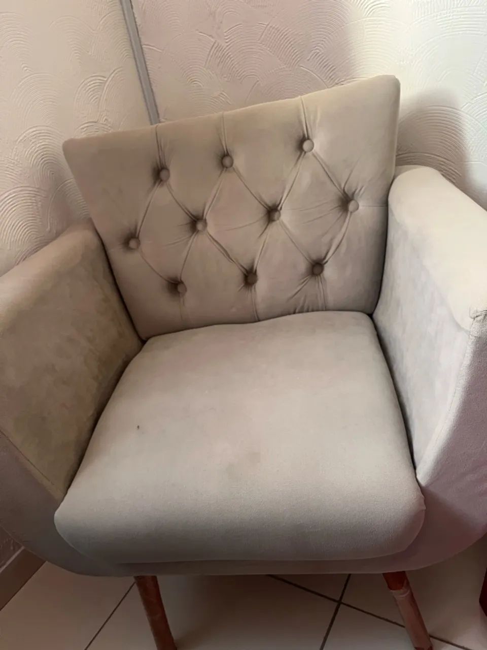 Vendo par de Poltronas em tecido Bege - Foto 5
