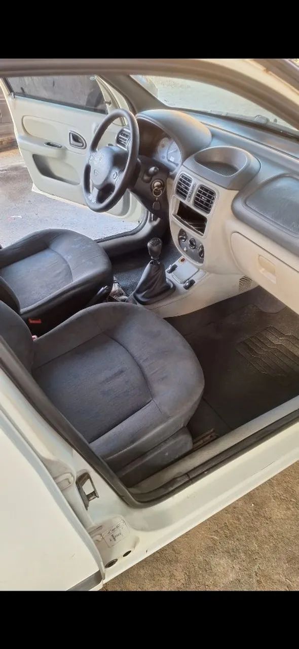 Clio  - Foto 4