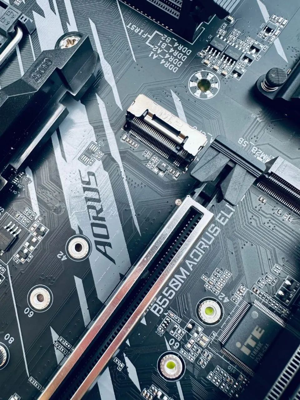 Placa mãe AM4 AORUS ELITE b550 - Foto 2