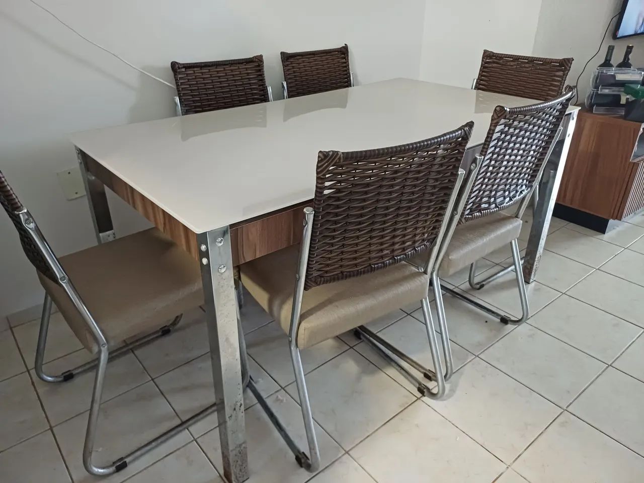 Mesa com 6 cadeiras - Foto 2
