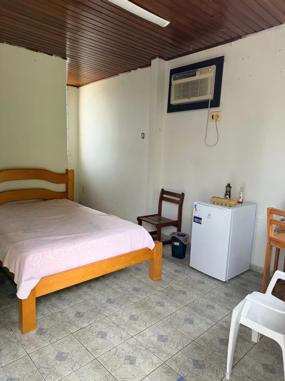 Quarto semi mobiliado 