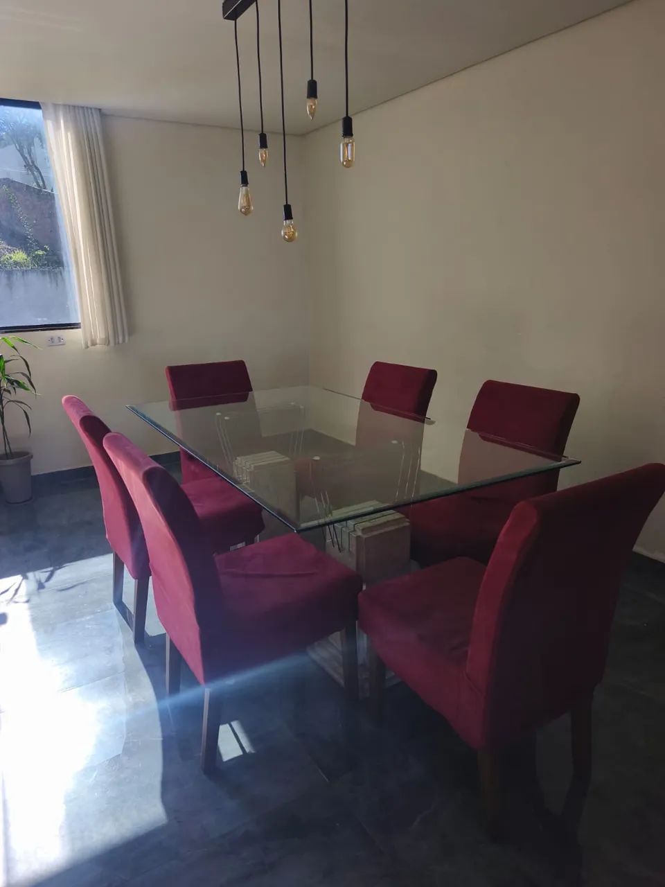 MESA DE JANTAR COM TAMPO DE VIDRO