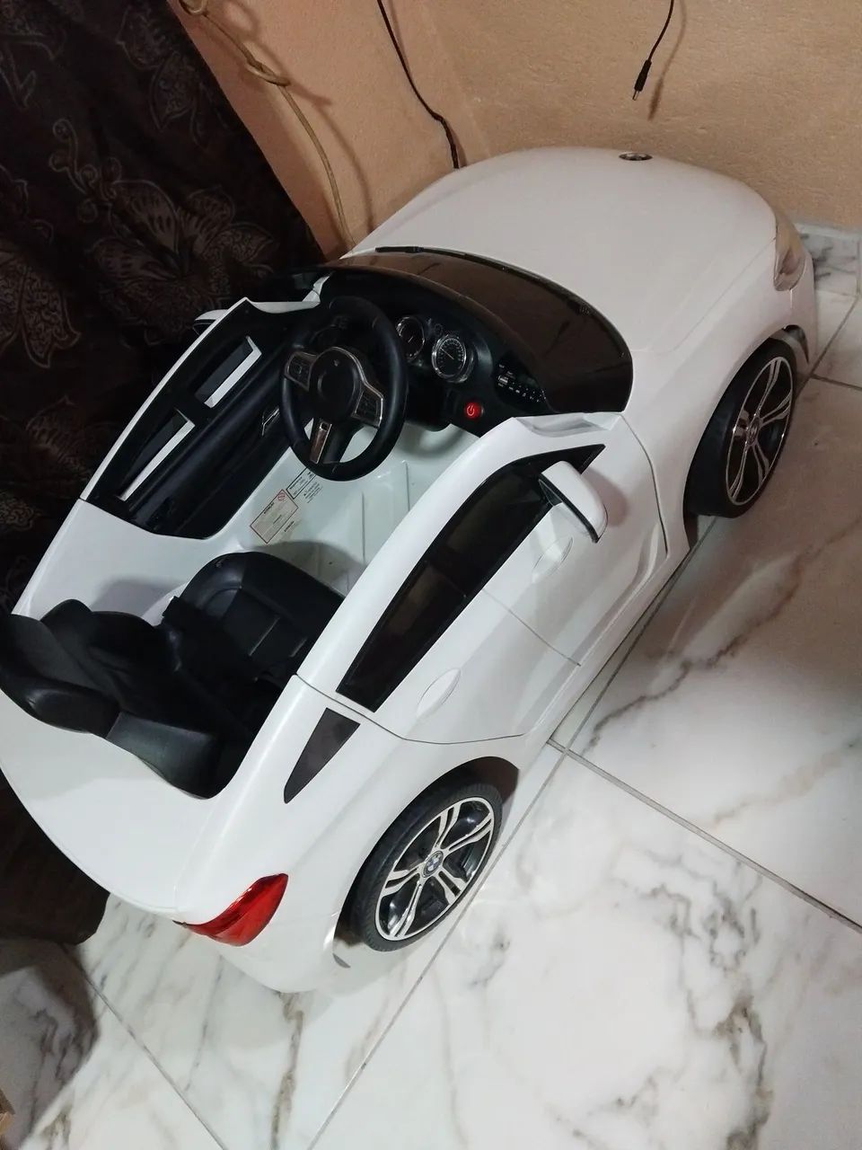 Carrinho elétrico em ótimo estado 