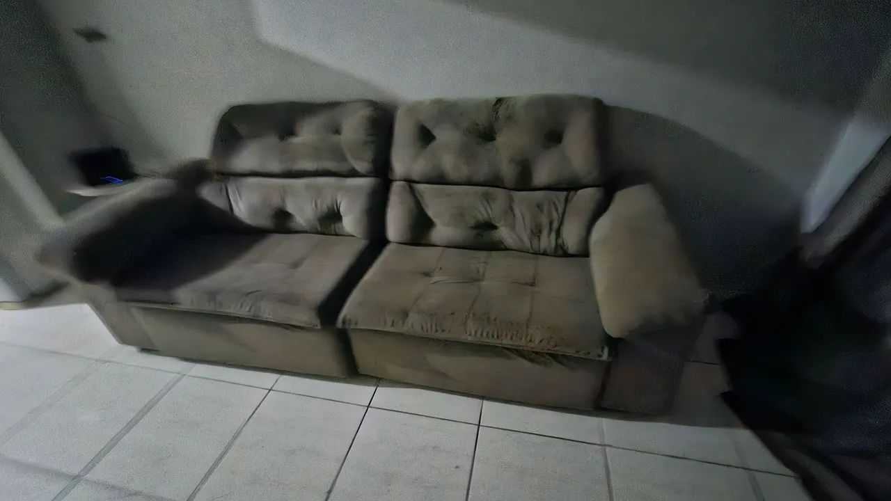 Sofá retrátil e reclinavel.