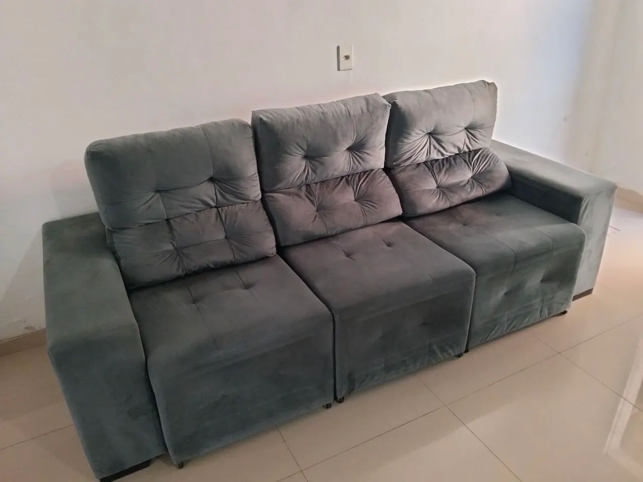 Sofá três lugares retrátil e reclinável. - Foto 2