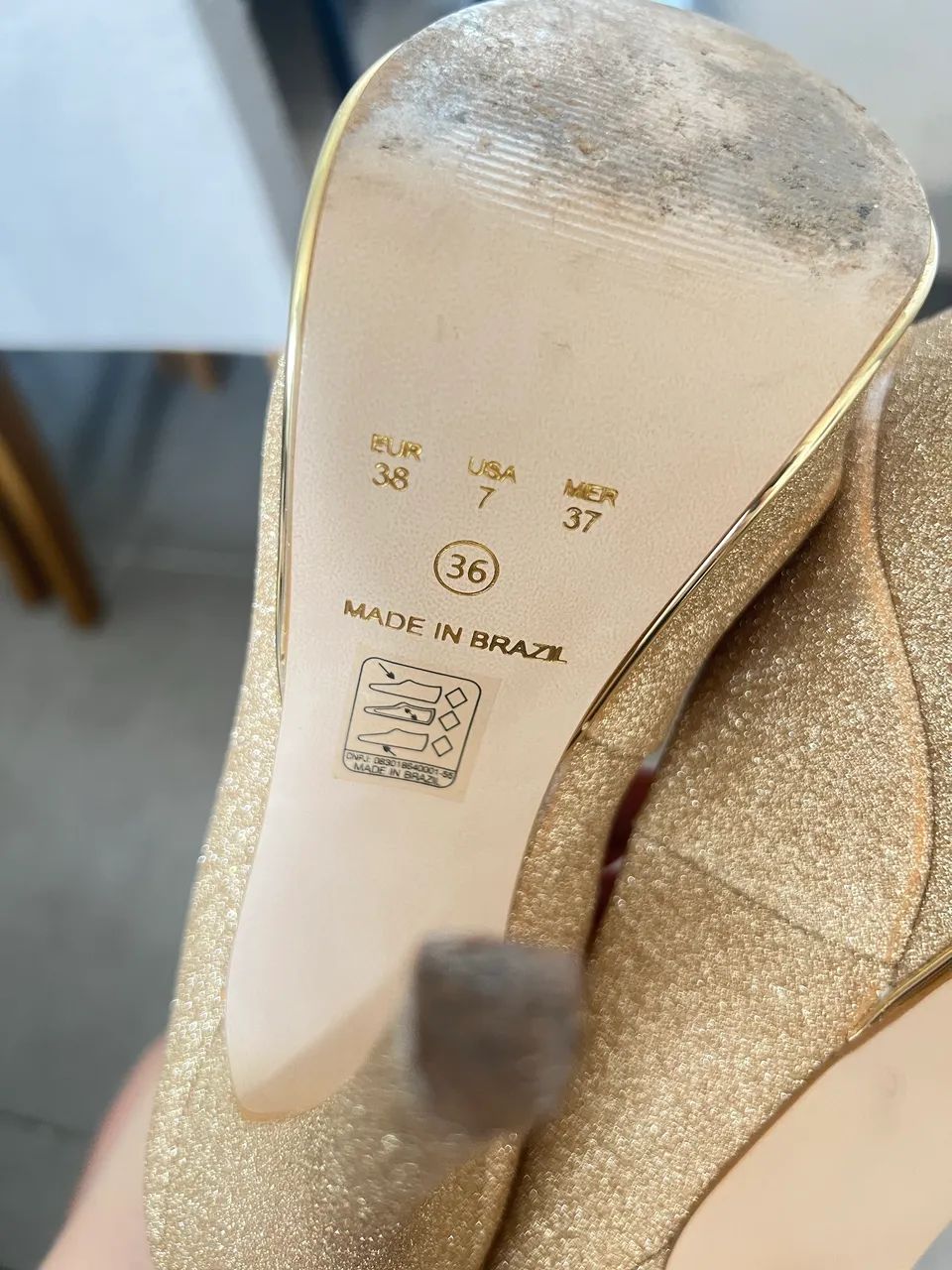 Salto Invoice dourado com glitter - Foto 2