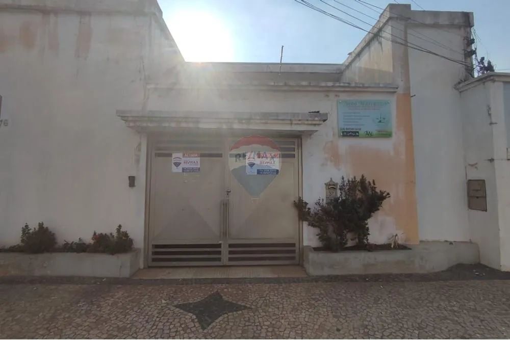 Aluga-se sala comercial