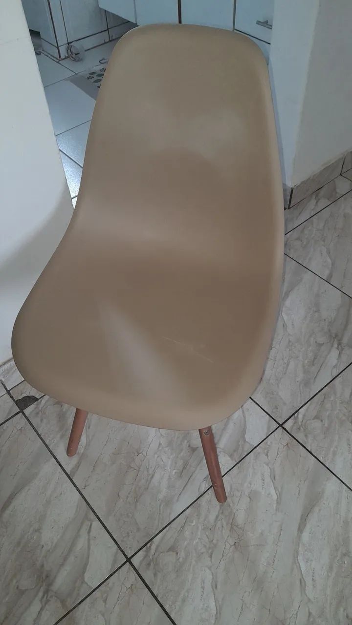 Vendo Mesa com 2 cadeiras modernas - Foto 4
