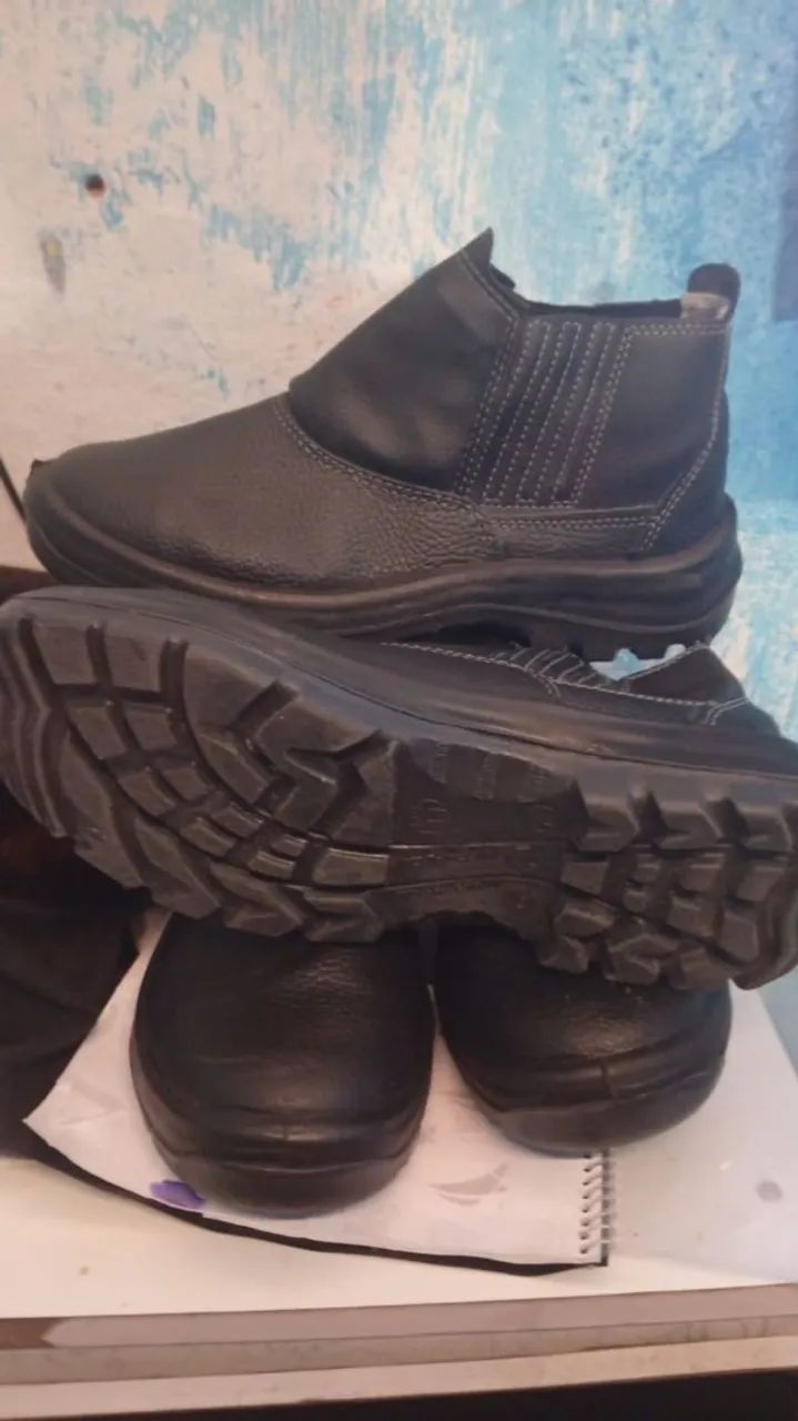 3 pares de botas  número 44 - Foto 3