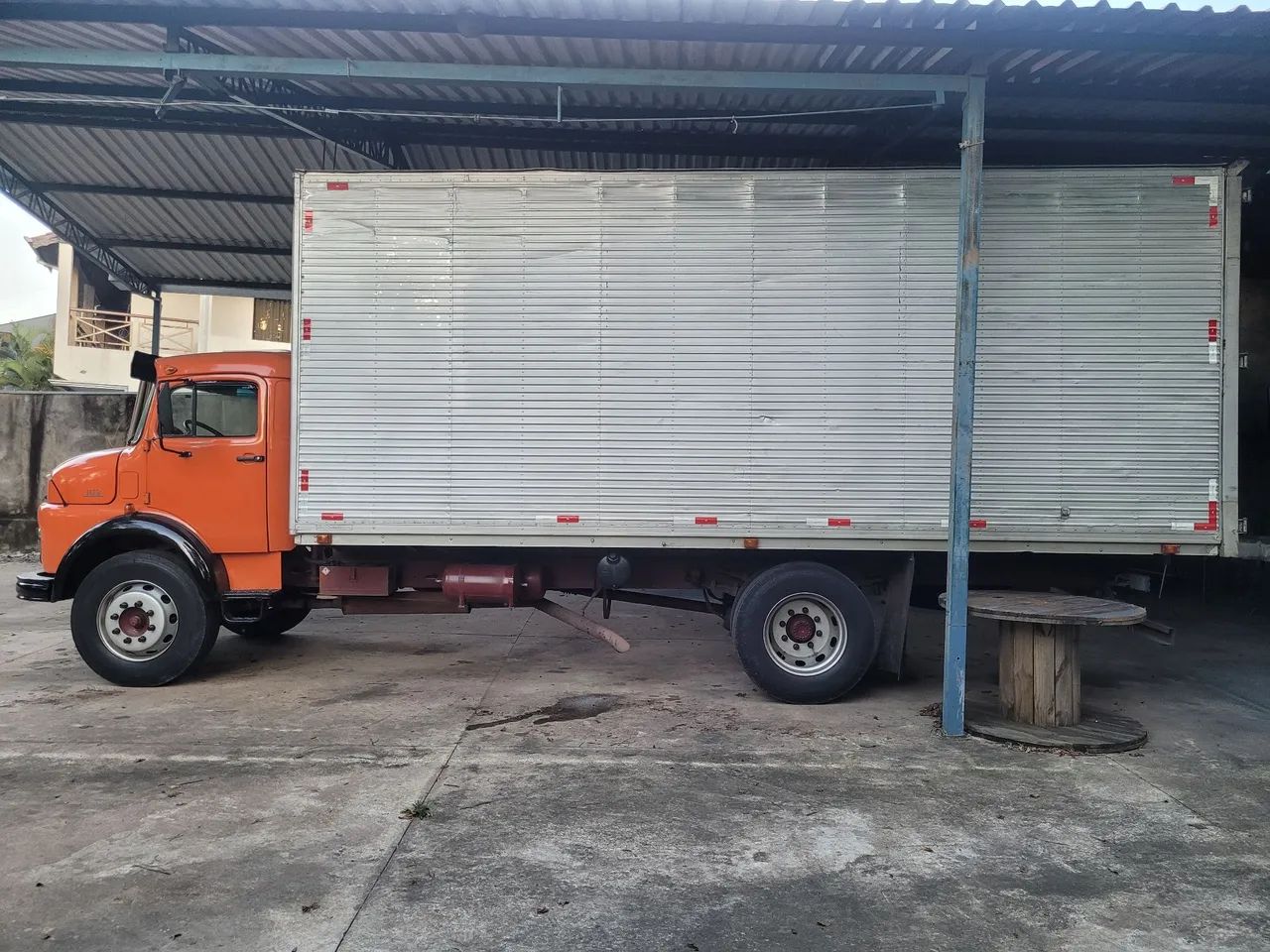 Fretes e Mudanças com caminhão baú - Foto 2