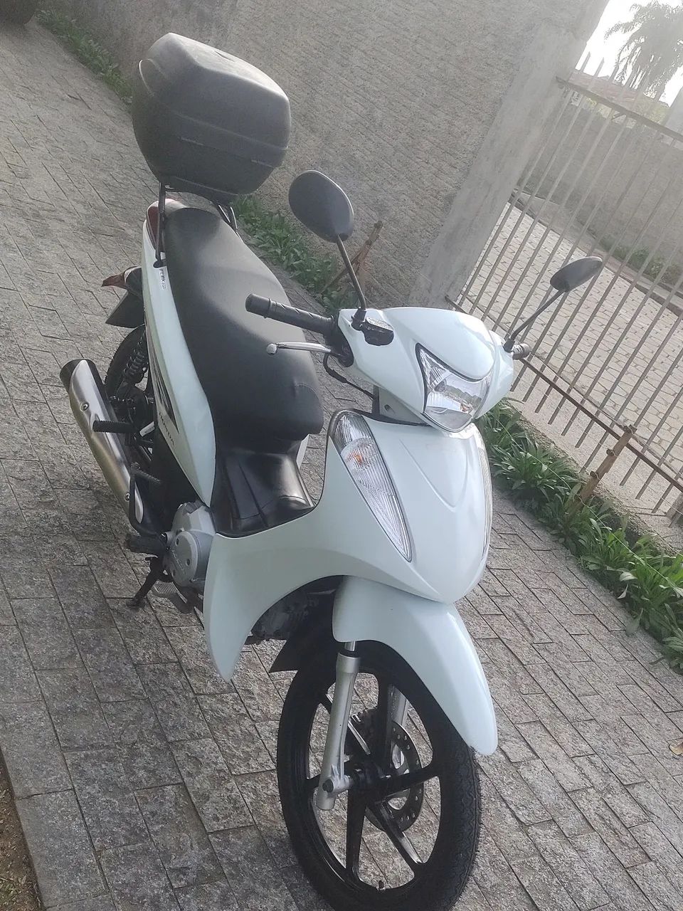 Vendo biz baixo km