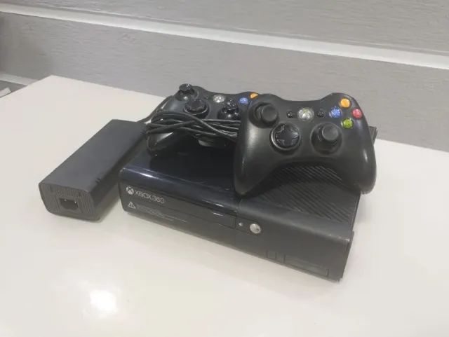 Console Xbox 360 com 2 Controles - Completo e Funcionando