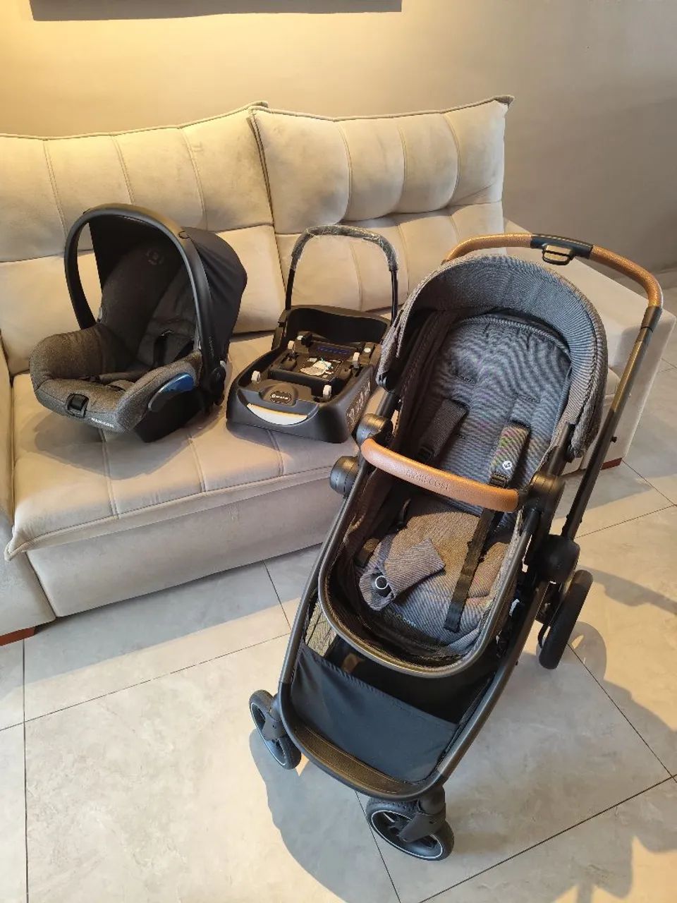 Carrinho de bebê com bebê conforto Anna 3 Trio - Foto 4