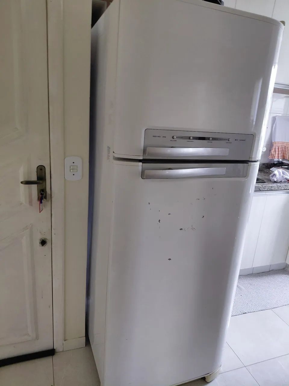 Geladeira grande Electrolux funcionando perfeitamente para retirar hoje 650 - Foto 2