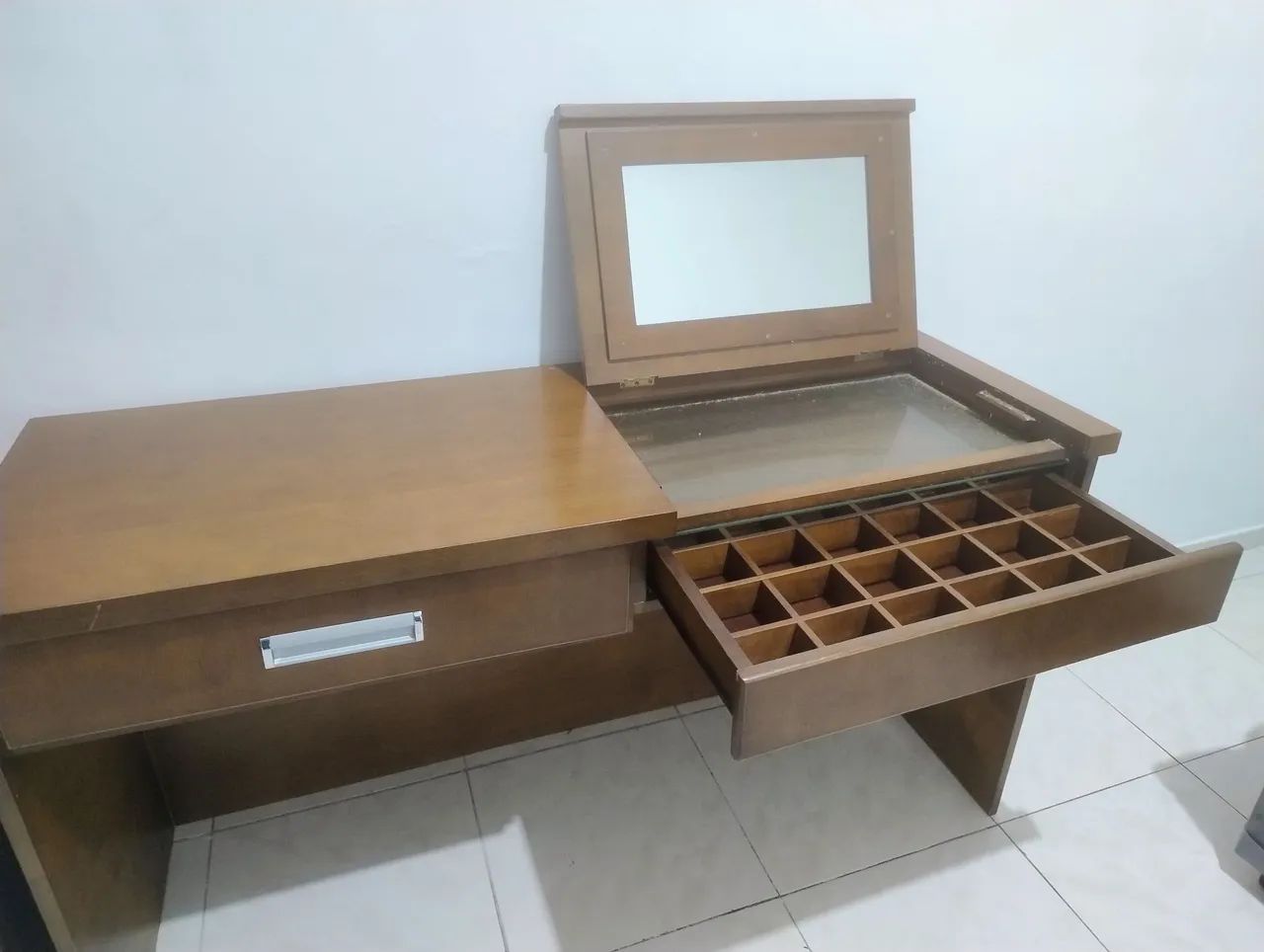Mesa em madeira com penteadeira  - Foto 2