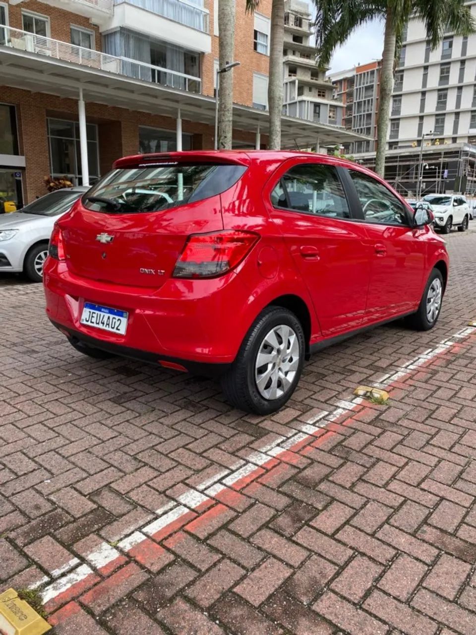Chevrolet Onix Hatch LT 1.4 8V Flex Power Mec. 4P 2013 - Foto 4