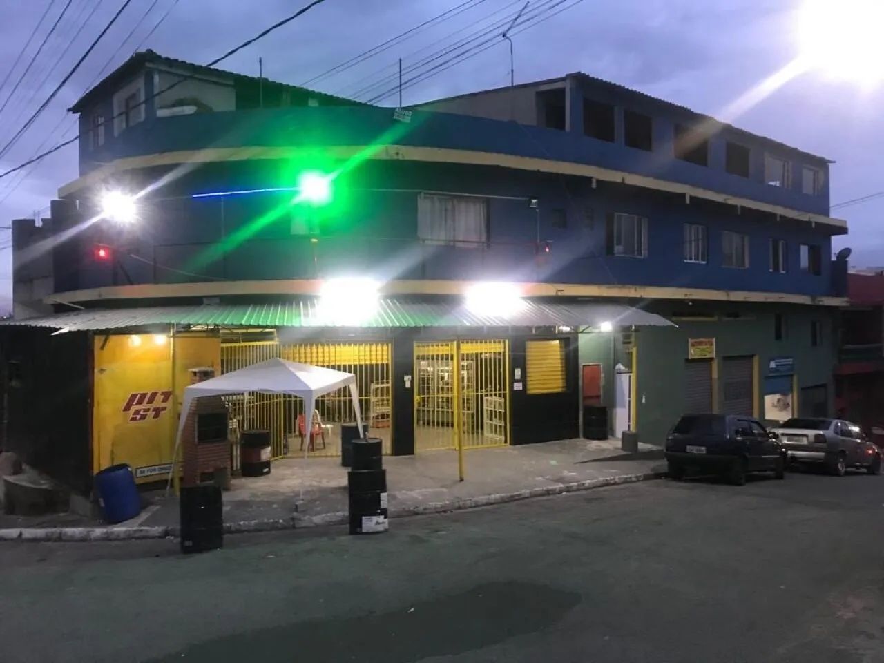Prédio comercial e residencial com 10 casas e 5 saloes renda 11.000 - Foto 3
