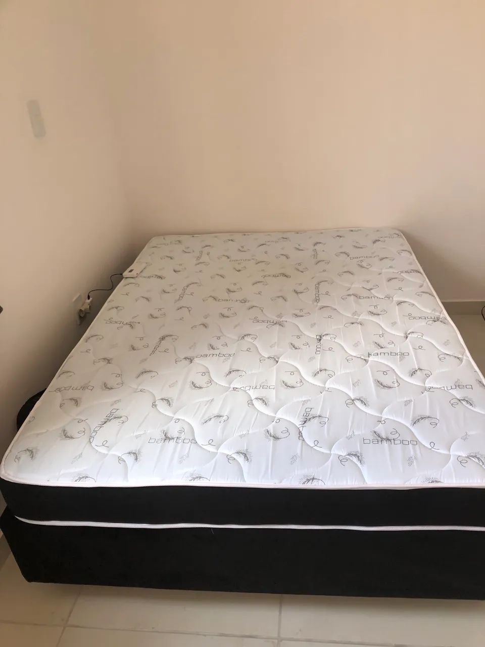 Vendo Cama Casal Box base + colchão 
