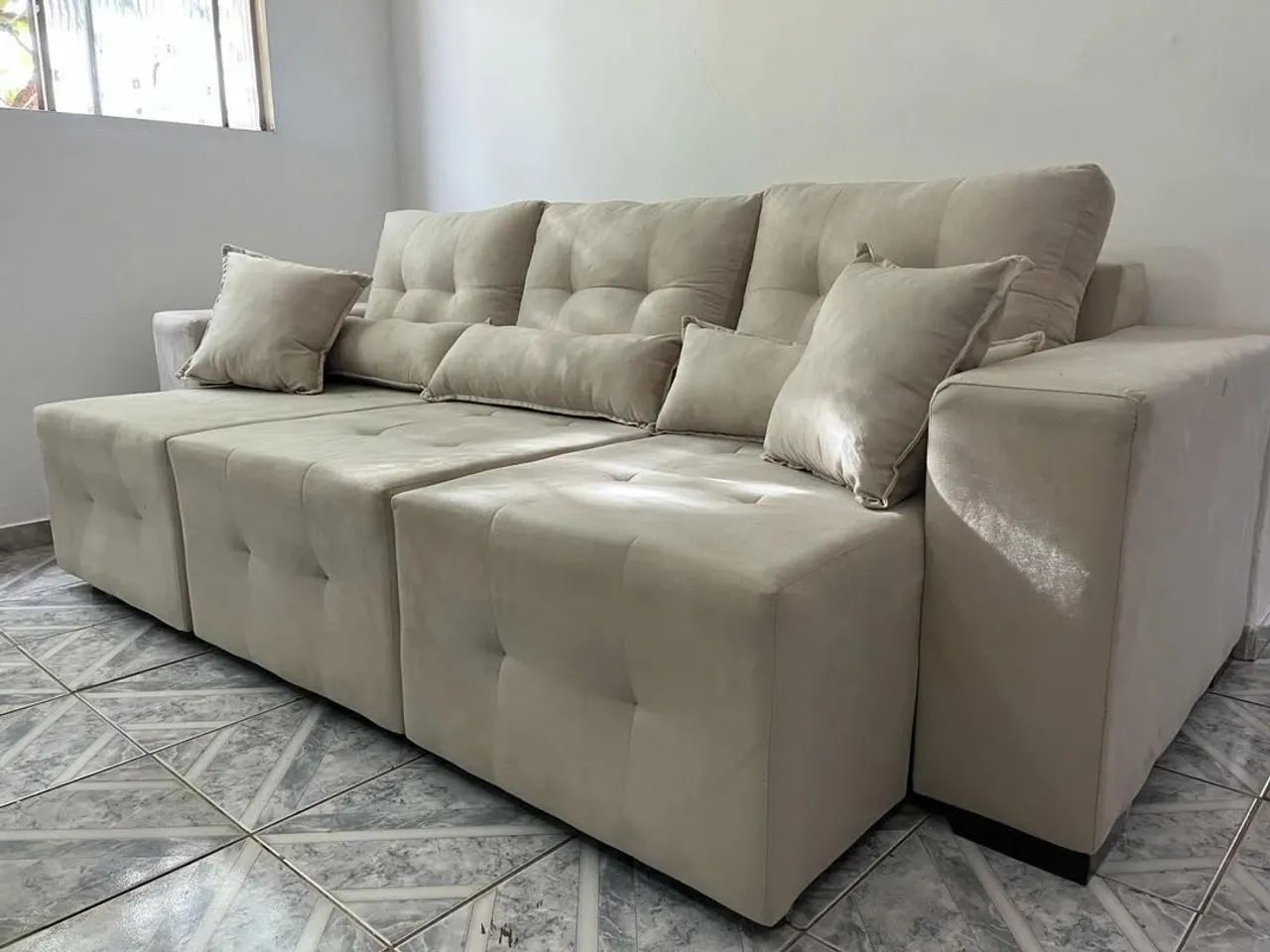Últimas unidades! Sofá retrátil modelo 3 lugares 