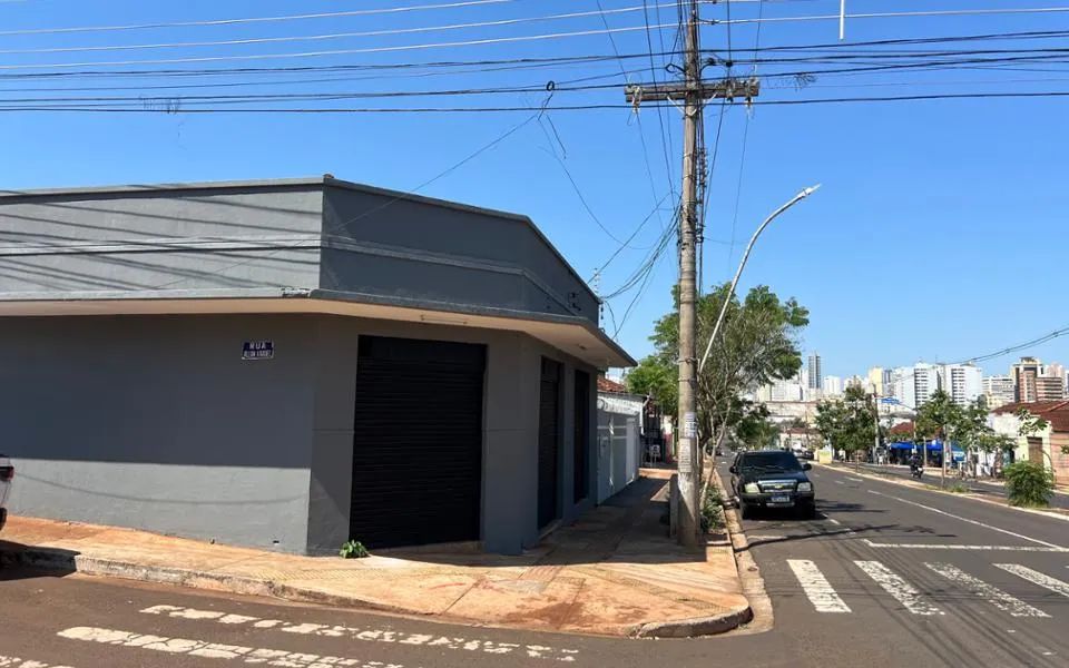 Lote com edificações esquina com a Rua Alan Kardec - Foto 2