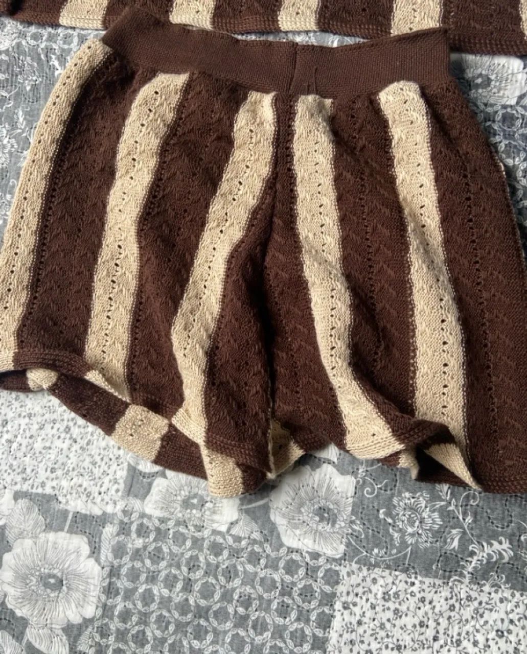 Conjunto Short/Blusa de Crochê Marrom - Foto 3