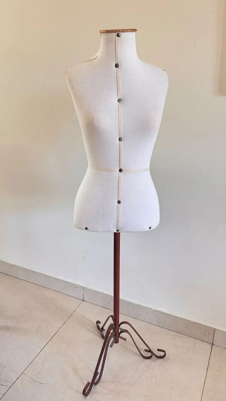 Manequim Busto Feminino vintage com pedestal 