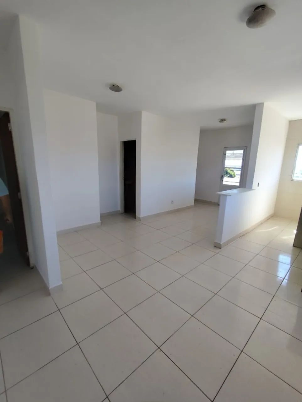 Apartamento de 2 Quartos com Suíte para Aluguel