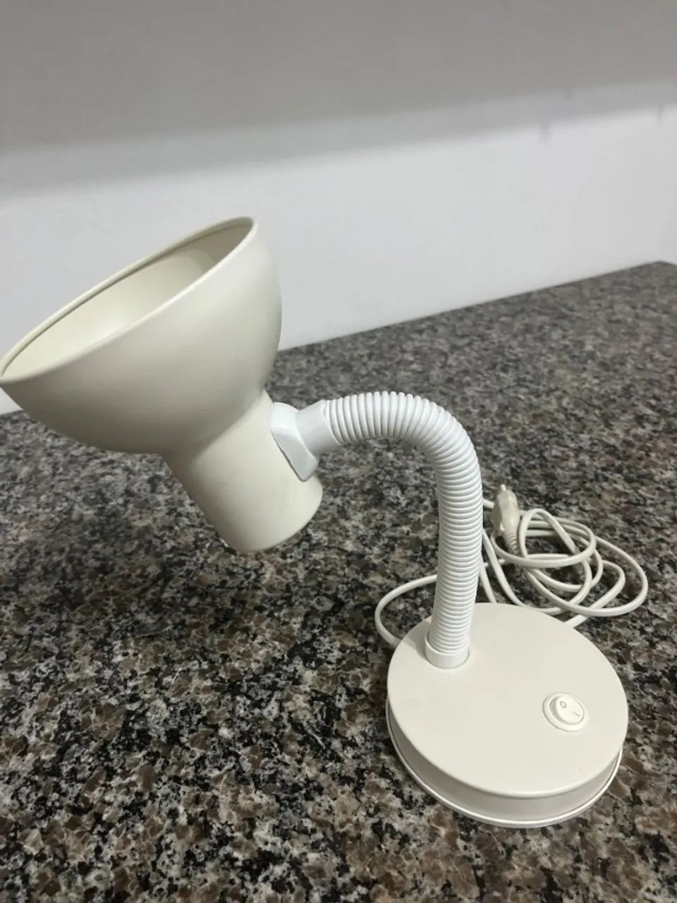 Luminária de Mesa Flexível Branca - Articulada e Funcional - Foto 3