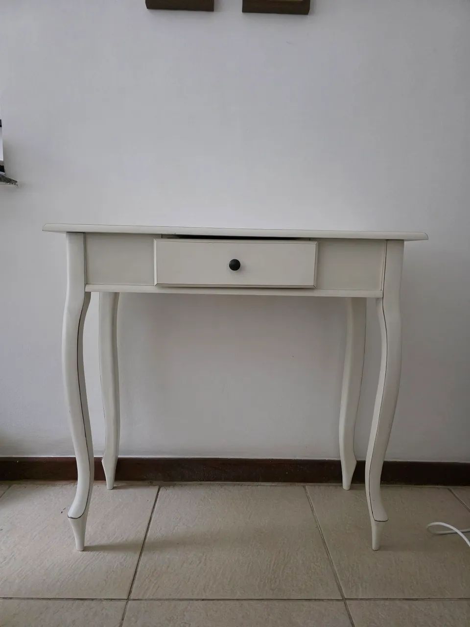 Aparador branco em madeira
