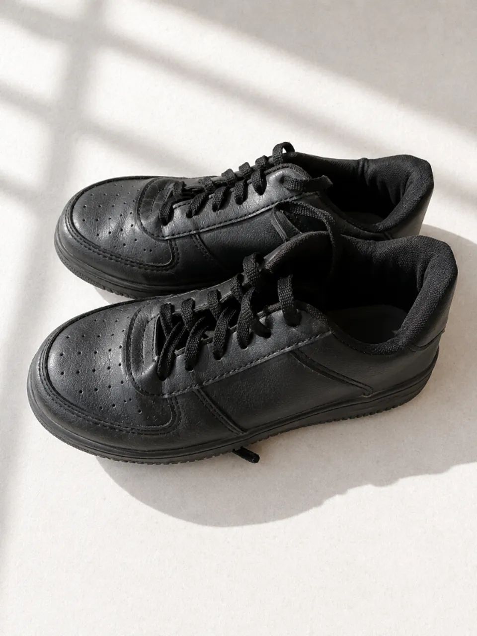 Tênis Airforce preto usado