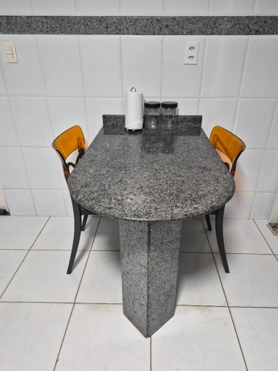 Mesa de granito. Ótima para ambientes compactos - Foto 4