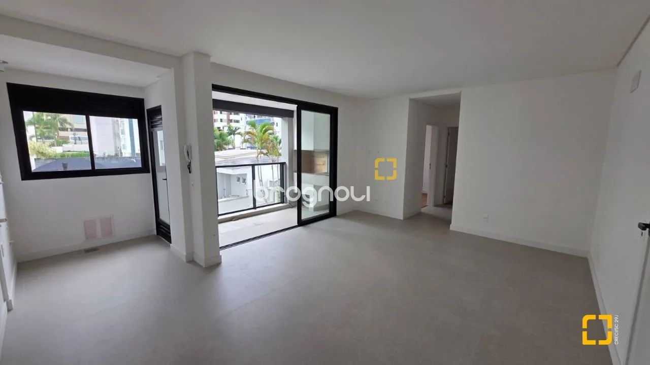 APARTAMENTO DE 2 DORMS COM SUÍTE- SACADA COM CHURRASQUEIRA- CENTRO DE FLORIANÓPOLIS