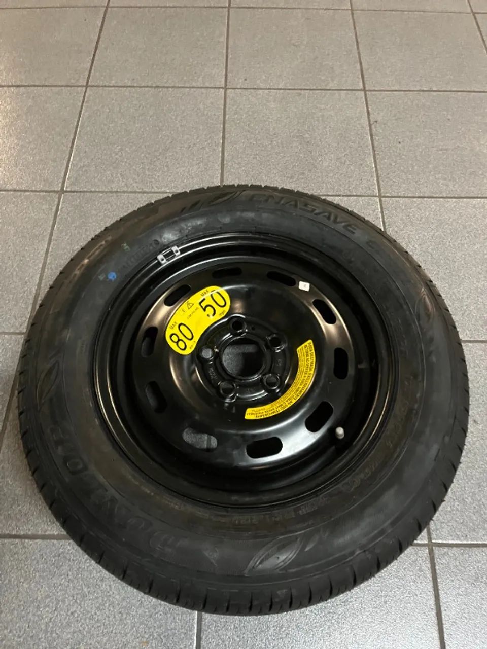 Roda + Pneu Volkswagen aro 14 original utilizada uma única vez