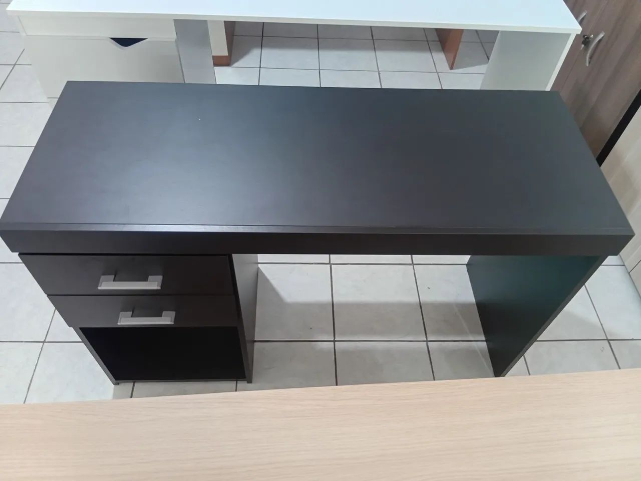 Mesa de 2 gavetas 1.20m preta  - Foto 2