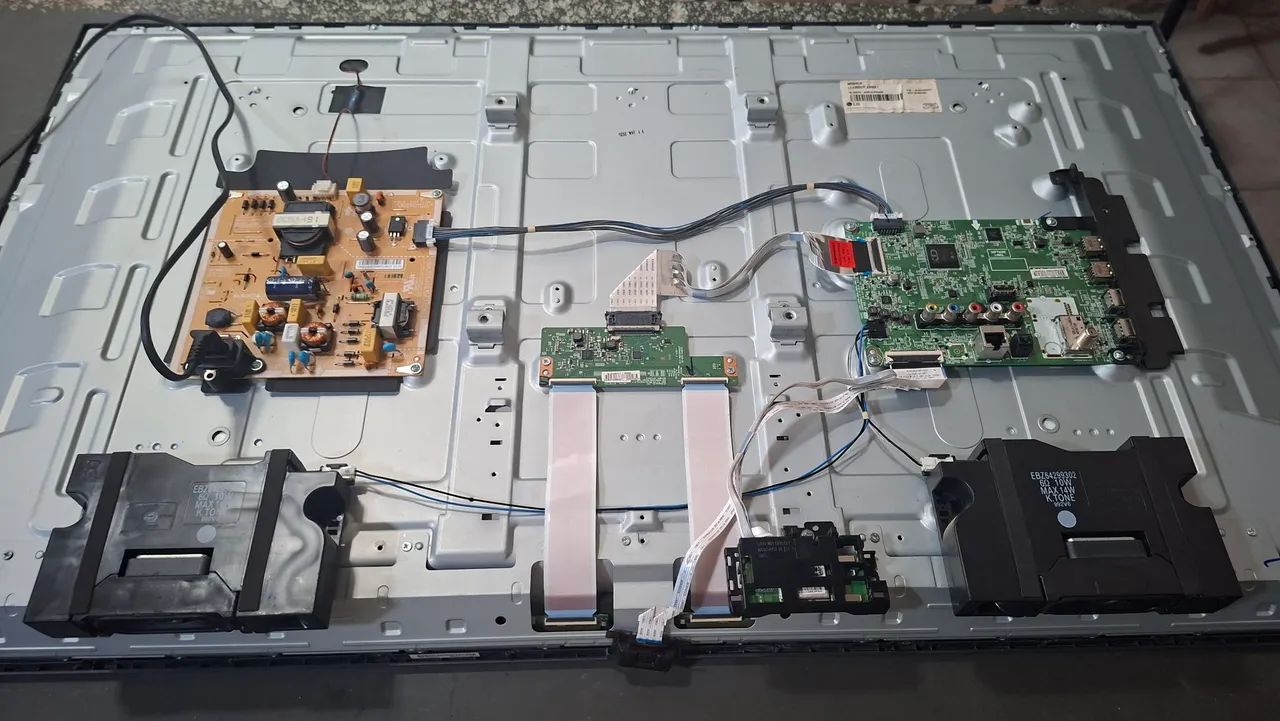 Smart tv 43 lg, para retirada de peças.