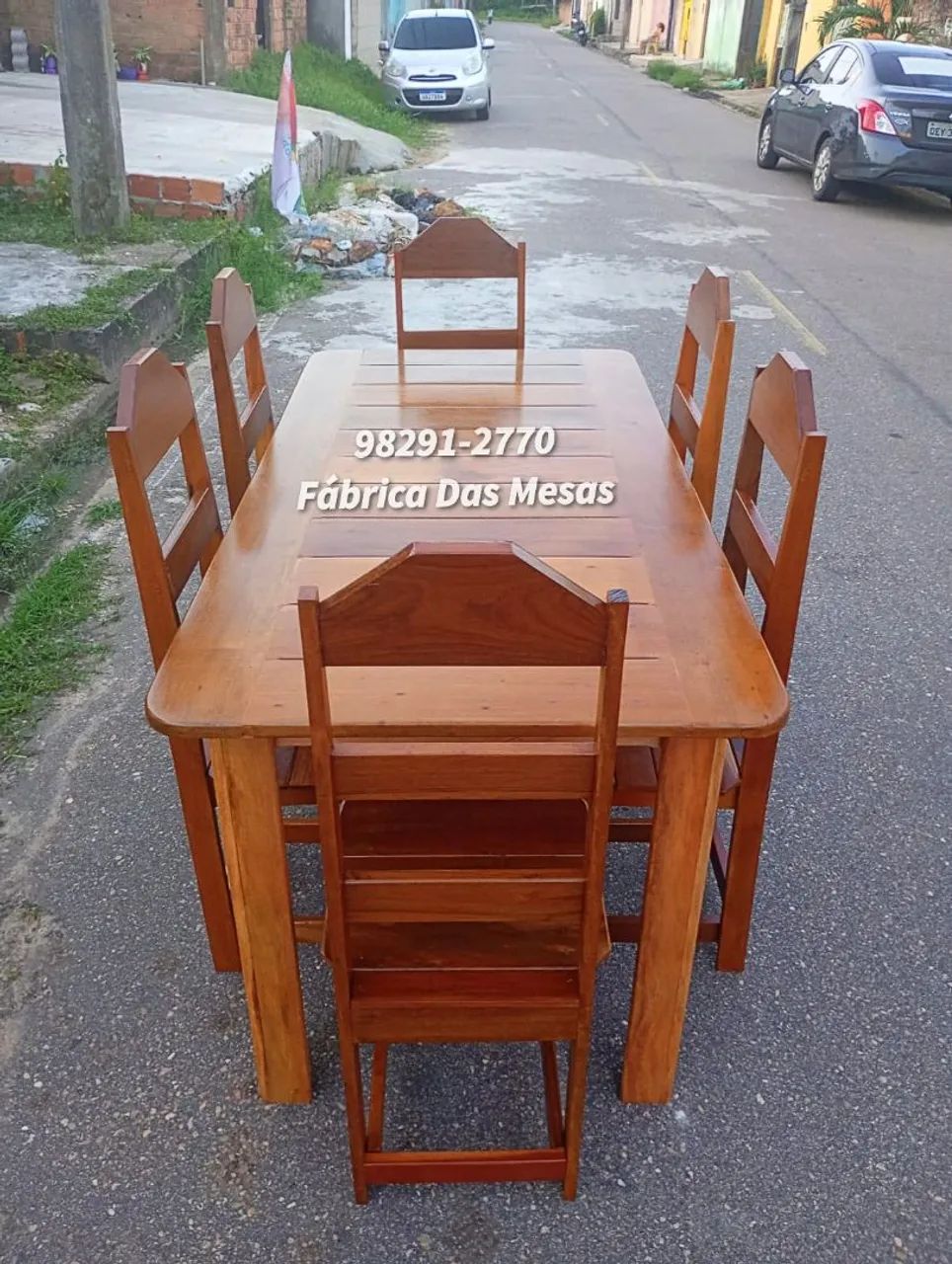 MESA DE MADEIRA DE LEI COM 6 CADEIRAS 