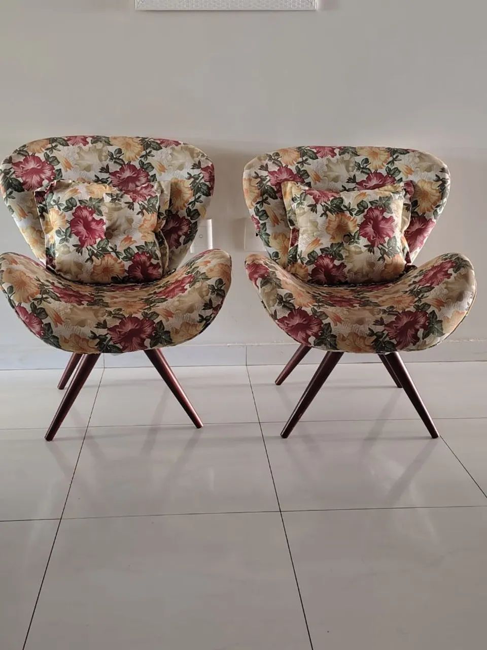 2 Poltronas estofadas 