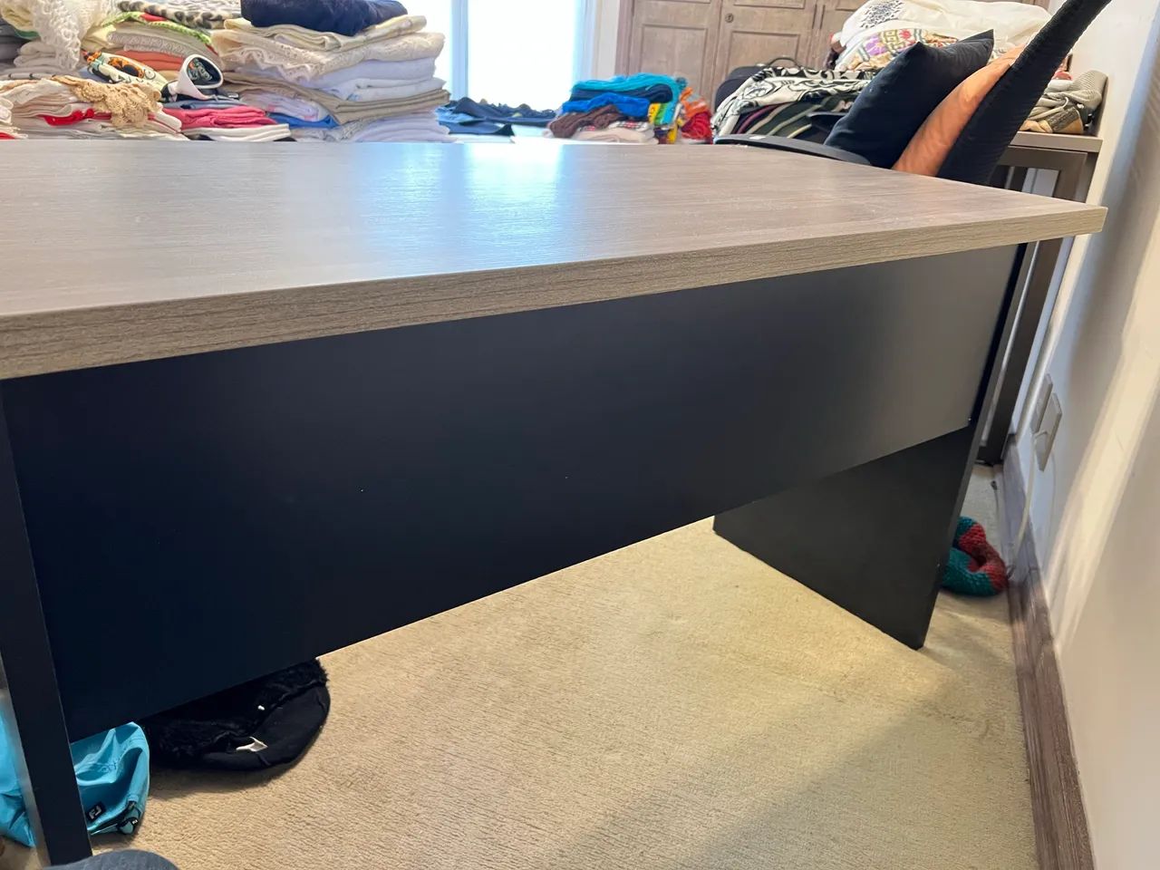 Escrivaninha Home Office - Tampo Amadeirado e Base Preta - Foto 4