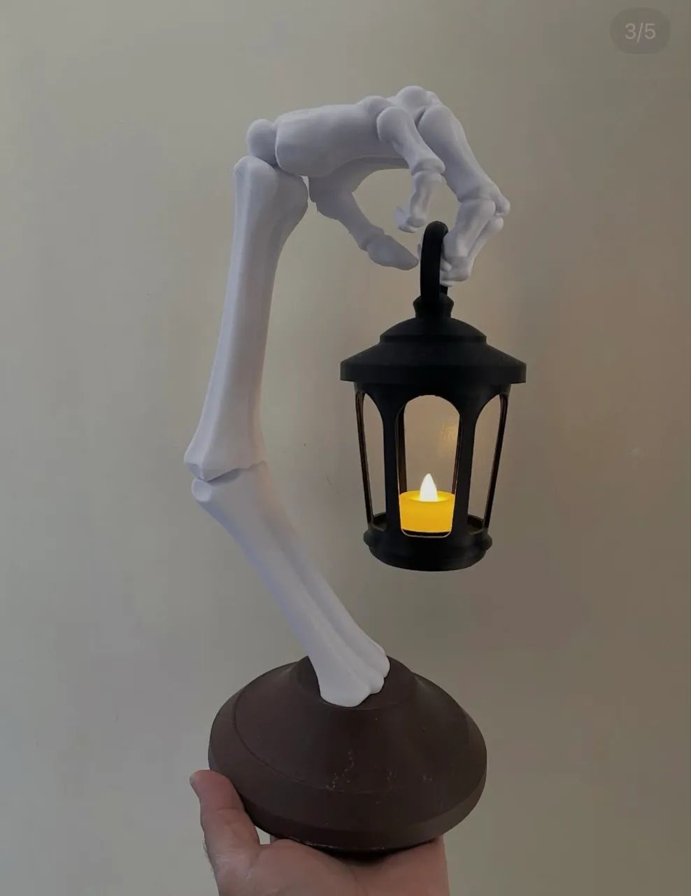 Luminária mão de caveira  - Foto 2