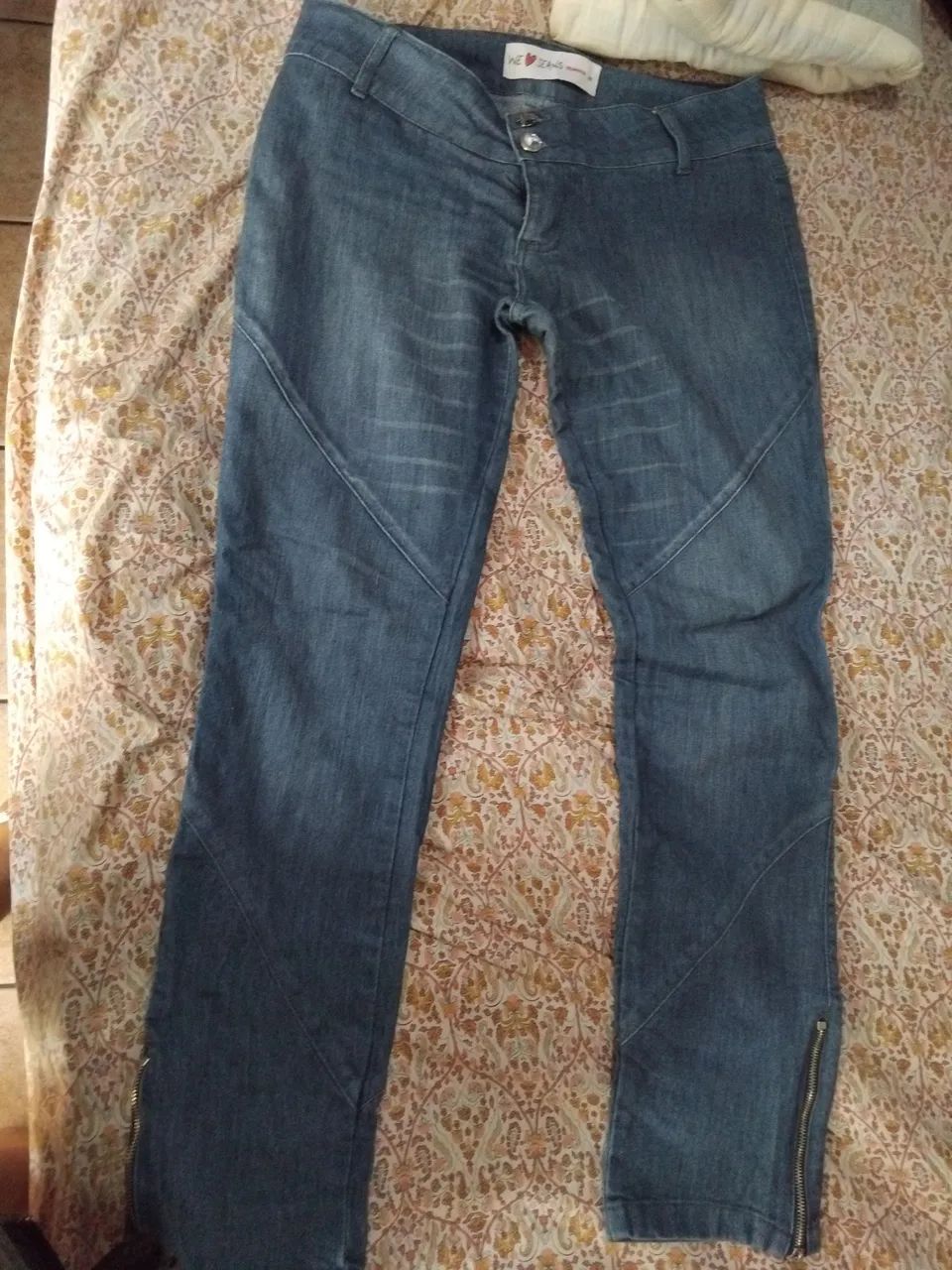 Calça jeans linda. Veste super bem!Tem conversa