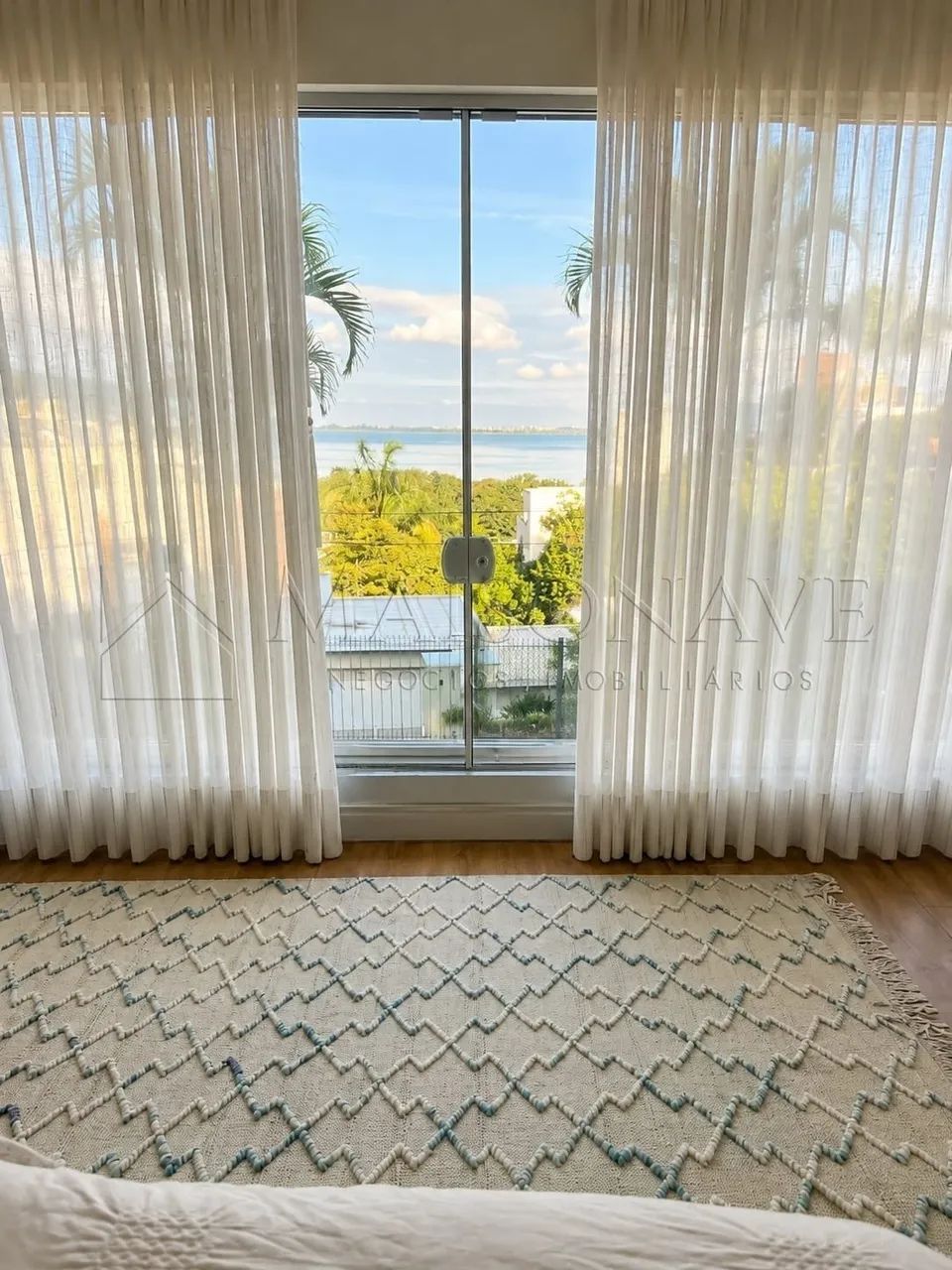 Casa com Vista Mar Permanente, Piscina e 5 Dormitórios em Coqueiros - Foto 5