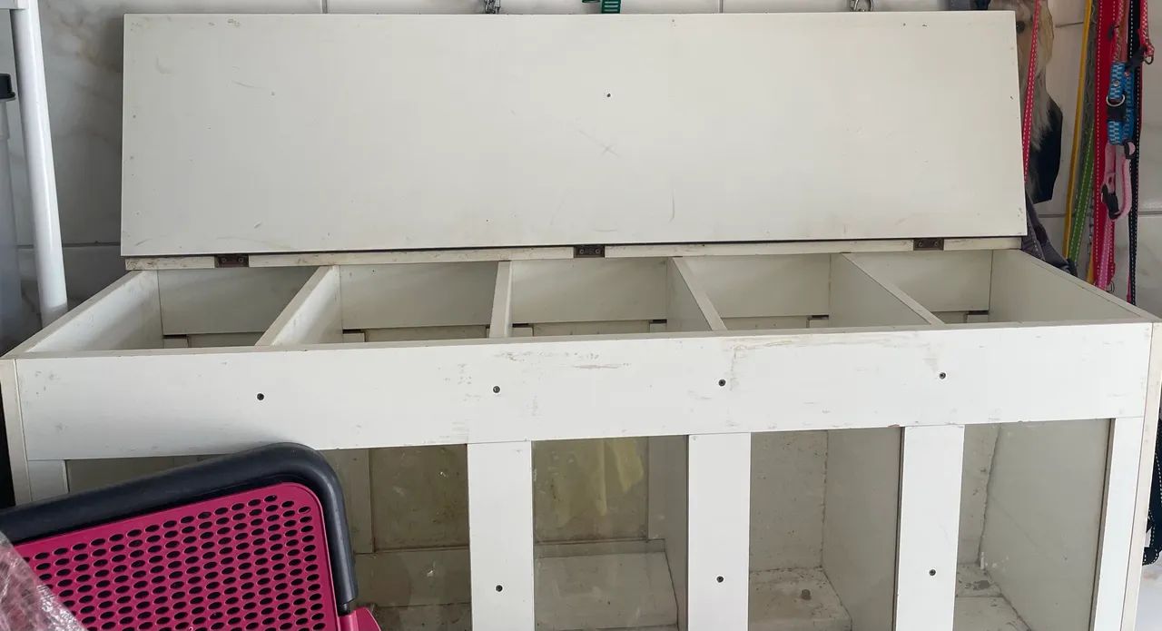 Dispenser para ração em madeira semi novo - Foto 4